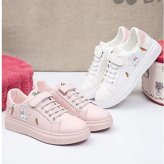 H AND FRIENDS  Sneakers